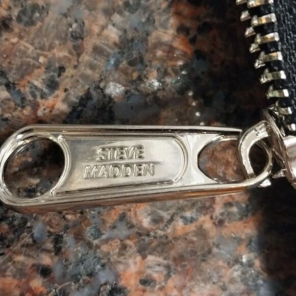 Steve Madden Crossbody/Hipster...EUC - Picture 9 of 12